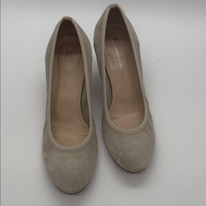 Vero Cuoio Taupe Suede Round-Toe Pumps size 39/9